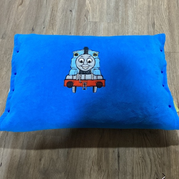 Small convertible travel blanket/pillow cover - Picture 8 of 8